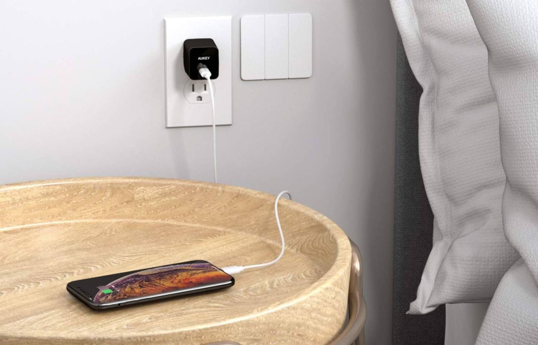 Fully Charge Your iPhone In Under An Hour With These Two Accessories