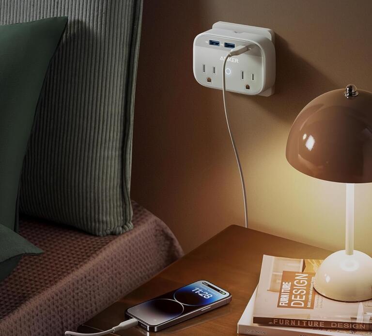 anker-portable-outlet-extender-with-foldable