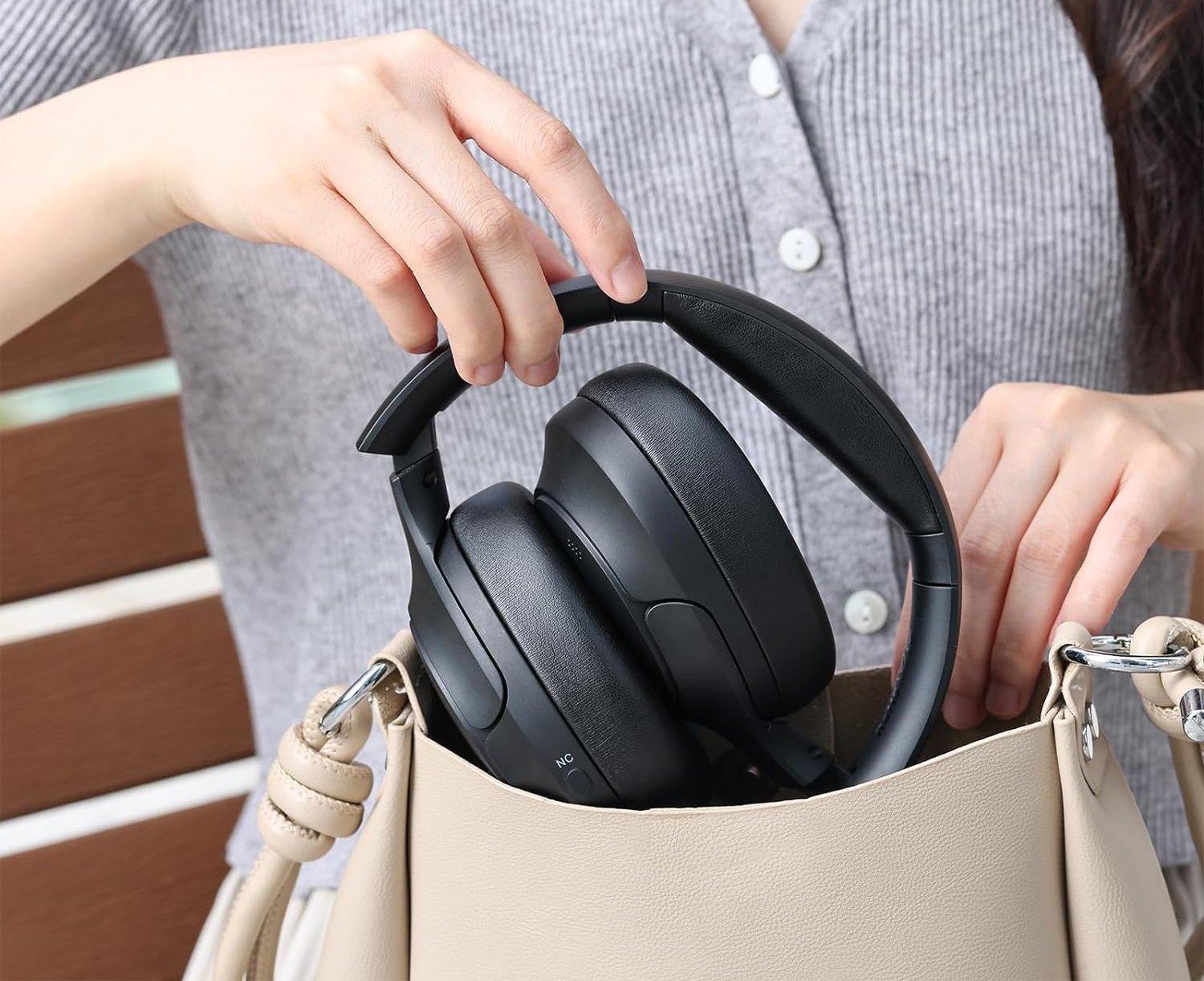 hybrid-active-noise-cancelling-headphones