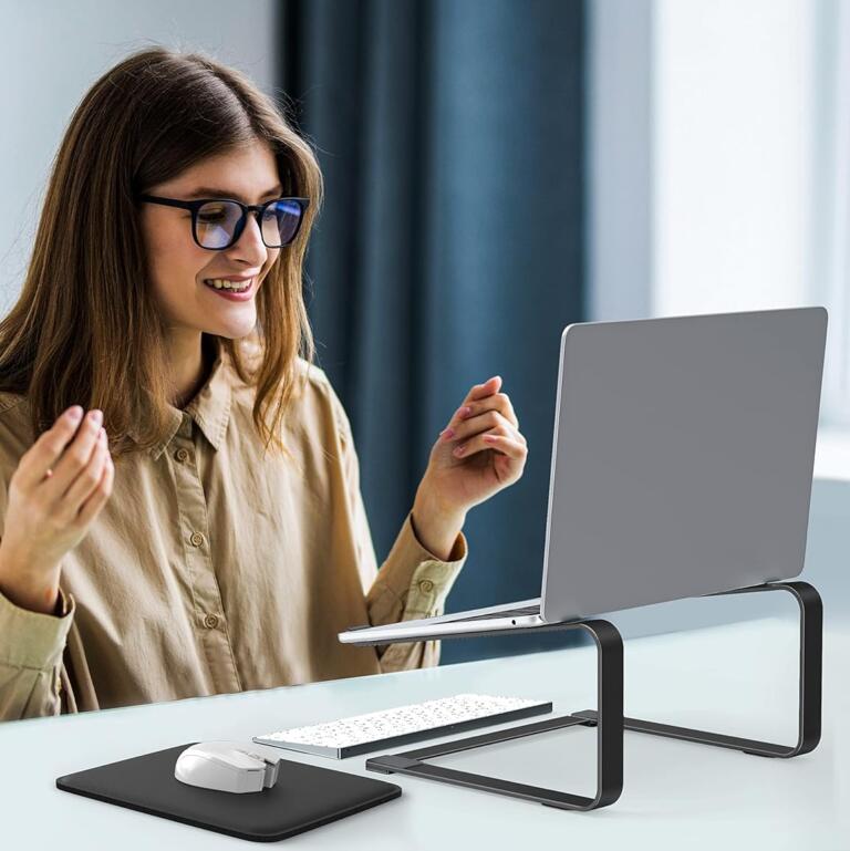 soundance-laptop-stand-for-desk