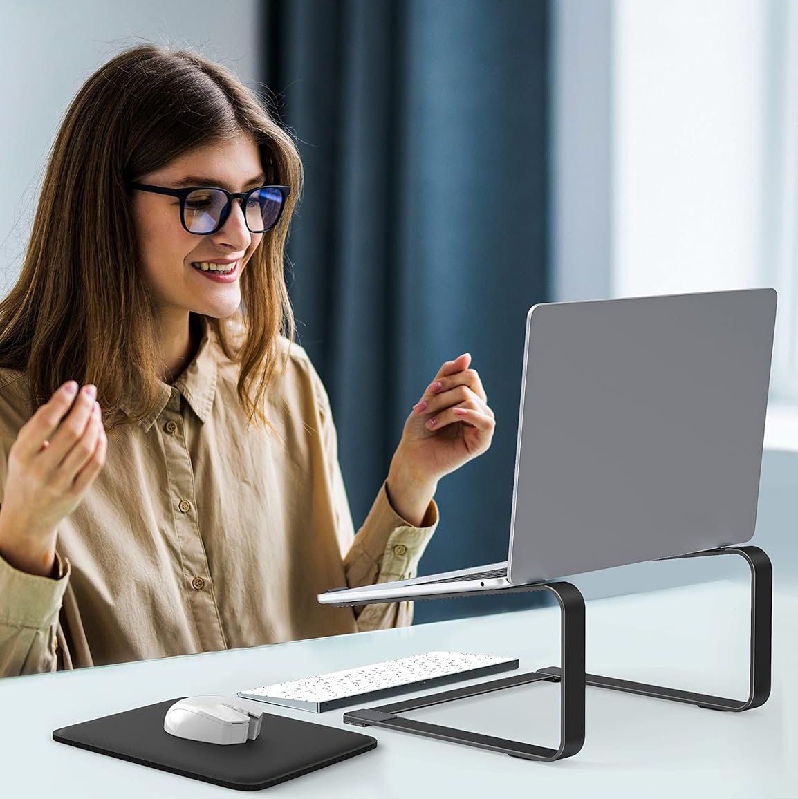 soundance-laptop-stand-for-desk